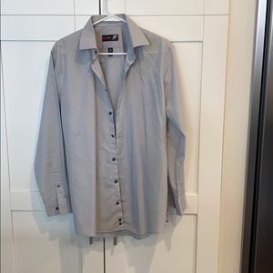 Men’s slim fit dress shirt